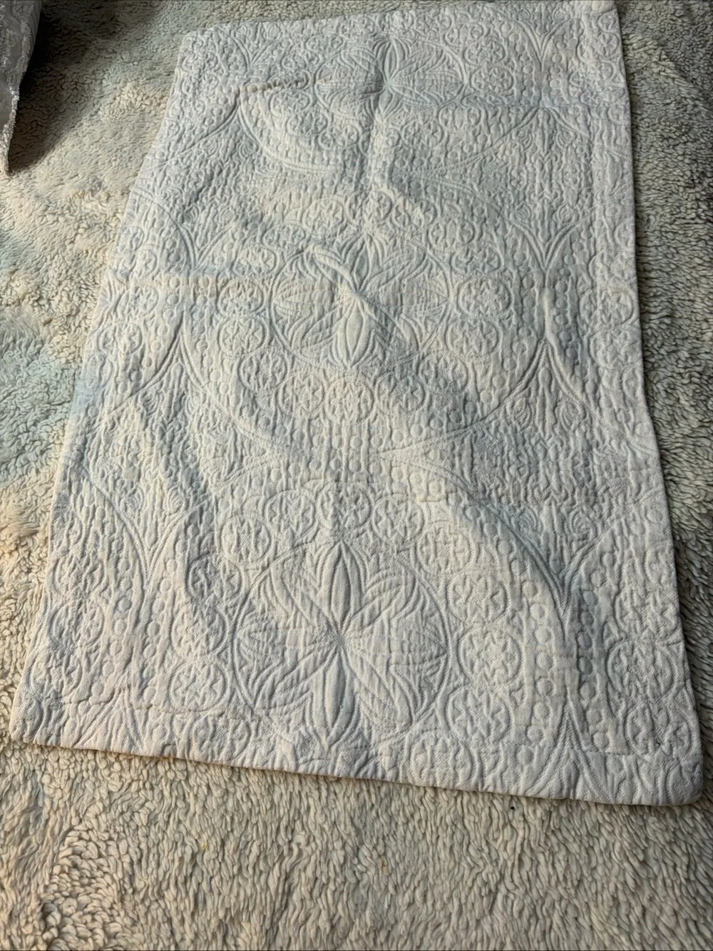 Threshold pillowcases Elegant White Quilted Floral Medallion Stitching king 2